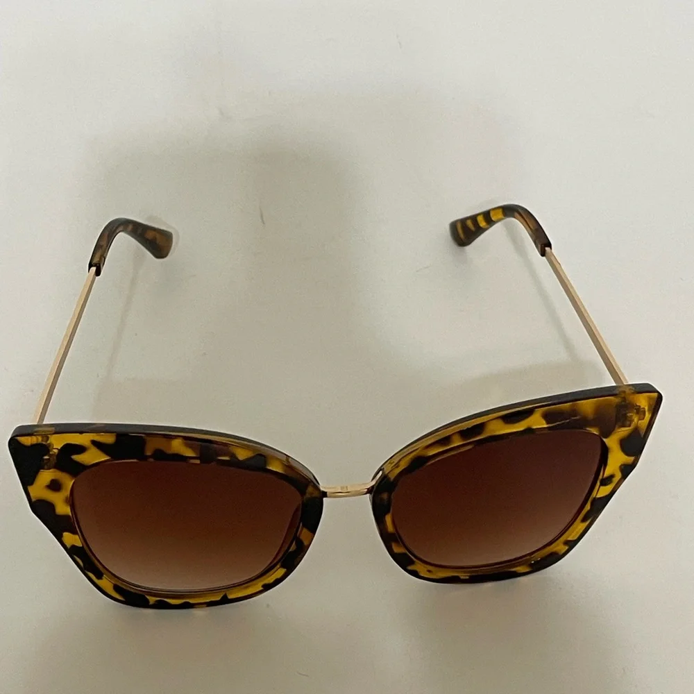 ANN TAYLOR Womens Tortoise and Gold Large Cat Sunglasses